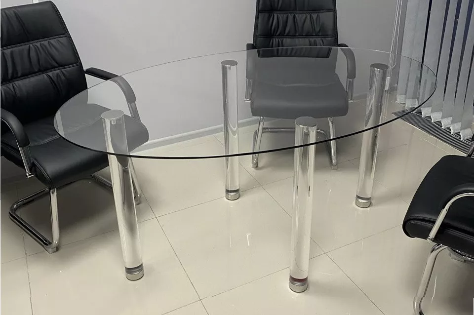 Столы и стулья